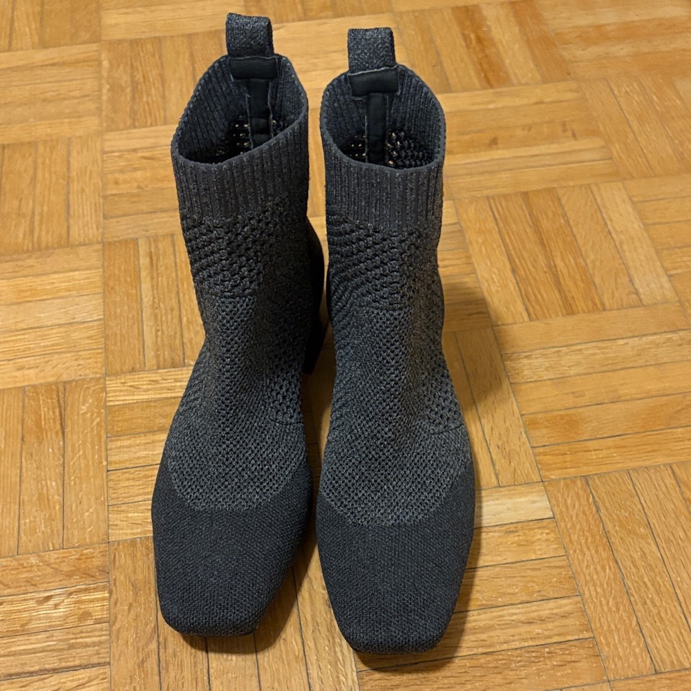 Vivaia Stylish Gray Ankle Boots